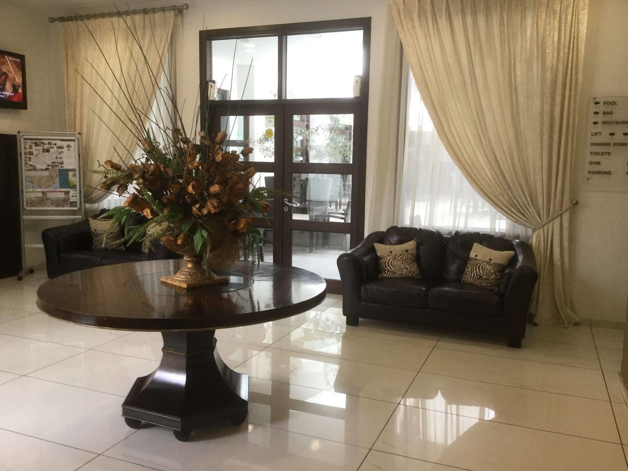 Royiatiko Hotel Nicosia Eksteriør billede